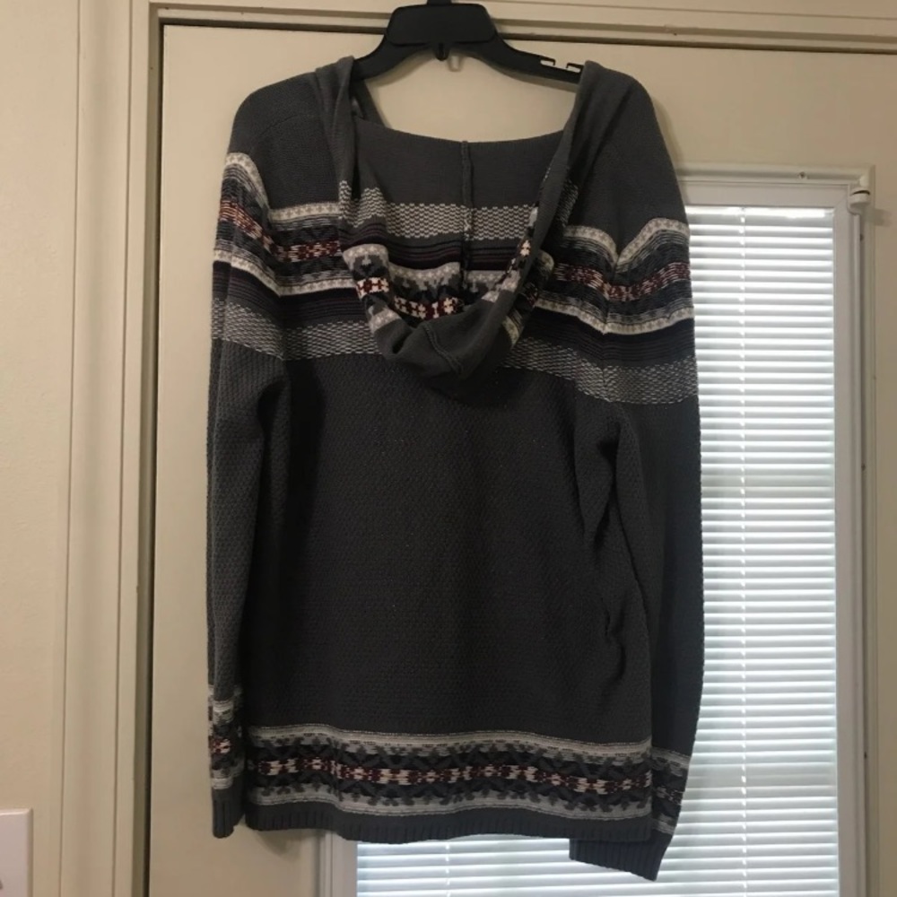 grey hooded sweater